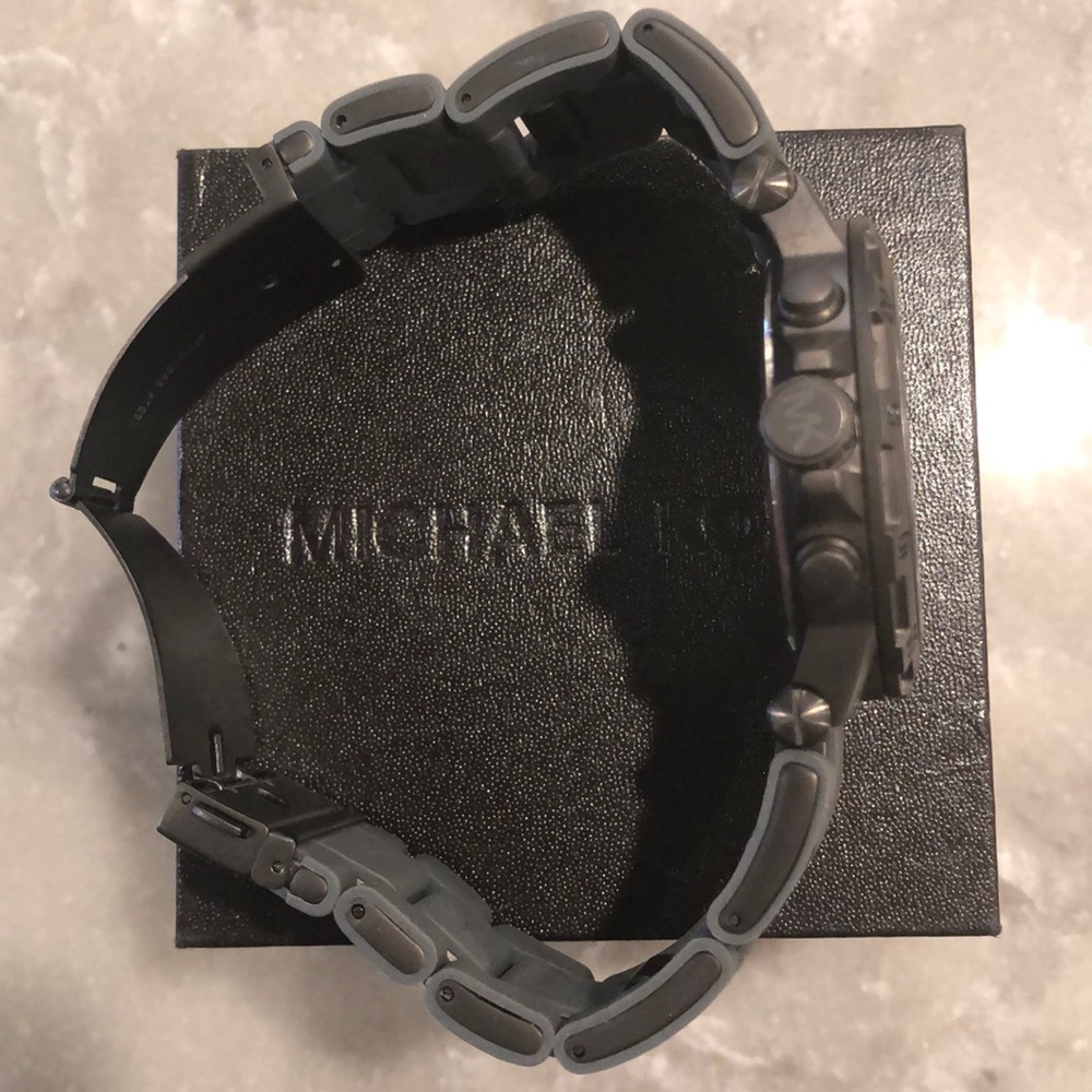 Michael Kors Chronographic Stainless Steel watch - Picture 4 of 6